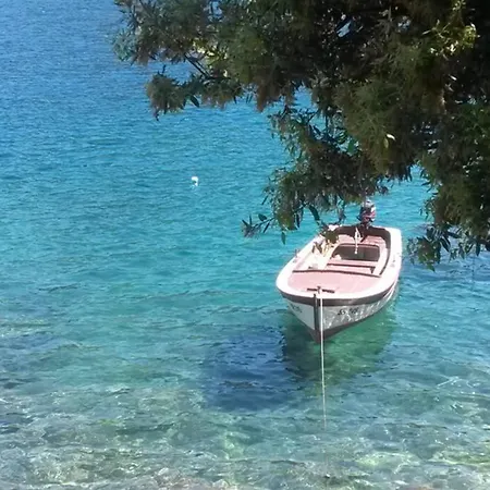 Mljet 4 - Seafront Apartment *