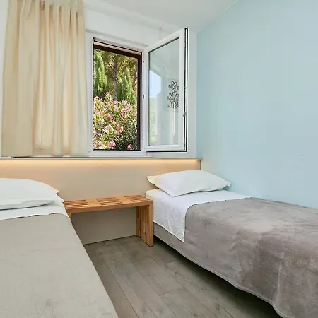 Apartment Mljet 4 - Seafront *