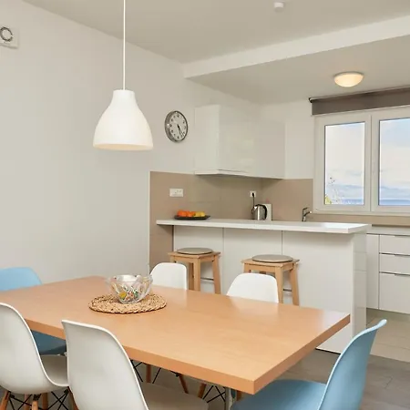 Mljet 4 - Seafront *